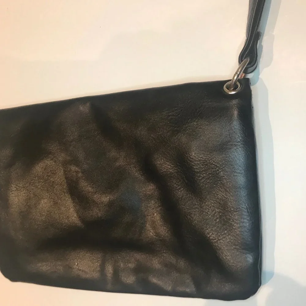 👜 Tommy Hilfiger Fold Over Wristlet Purse  black👜 - Picture 5 of 6
